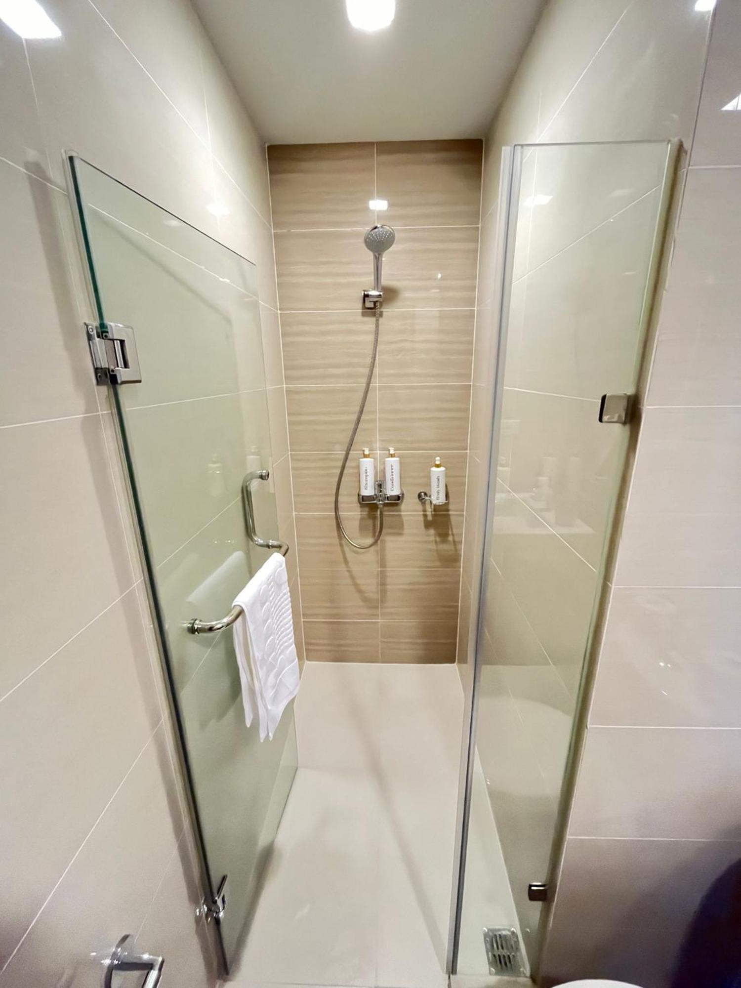 Studio At 81 Newport Boulevard Near Naia With Free Access To All Amenities Up To 2 Pax Manila Bagian luar foto